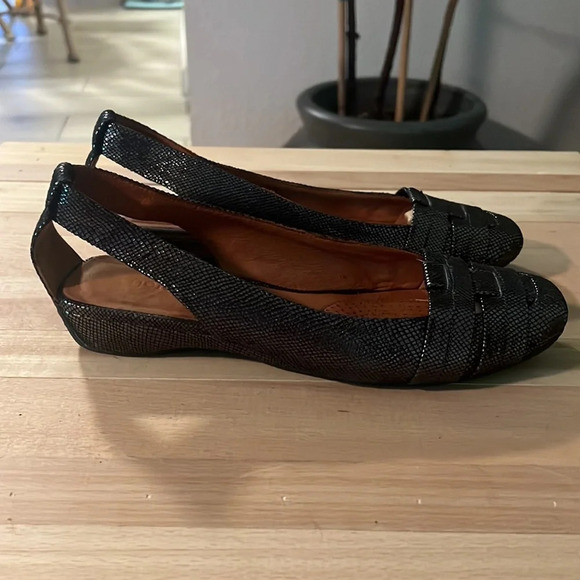 Gentle Souls It's So Fun Women's Size 7M Pewter Metallic Leather Sandal Shoe - Picture 1 of 5
